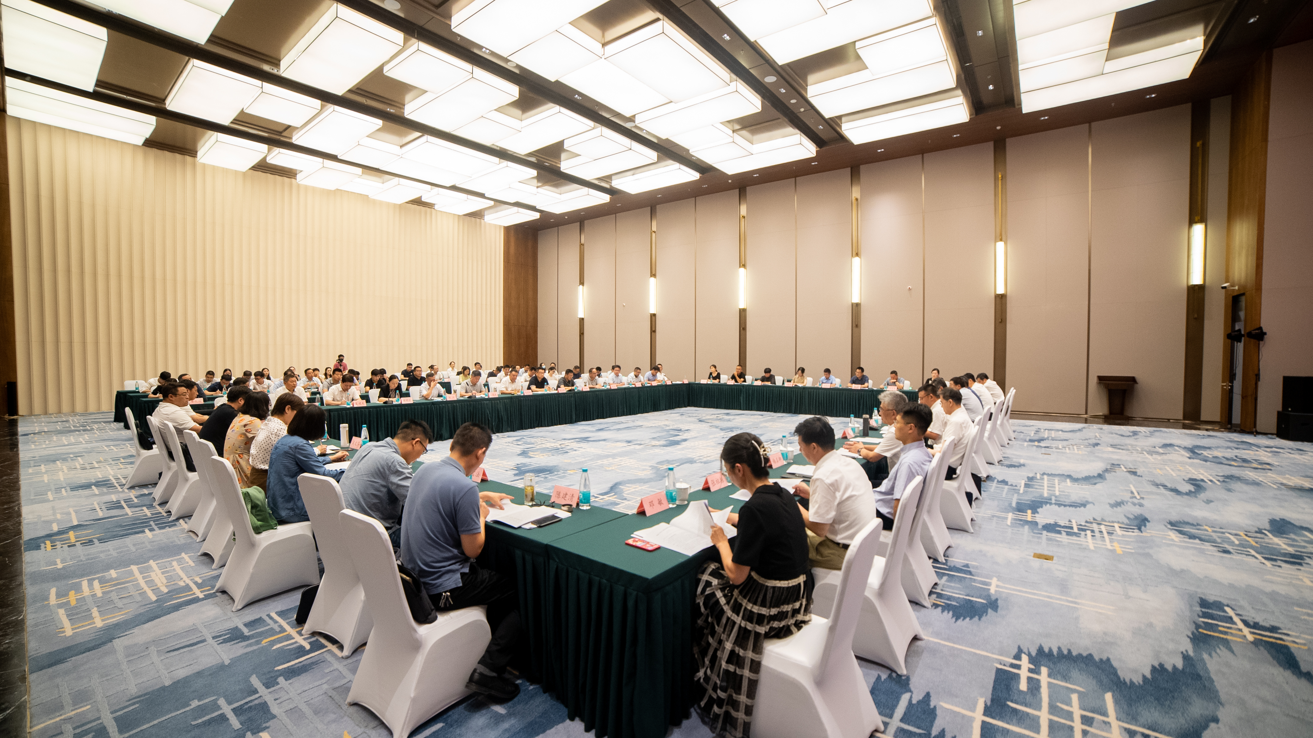 2022年上半年經(jīng)濟(jì)形式分析會(huì)-10.jpg